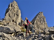 17 Tra i torrioni d'arrampicata Longo a sx e Gemelli a dx